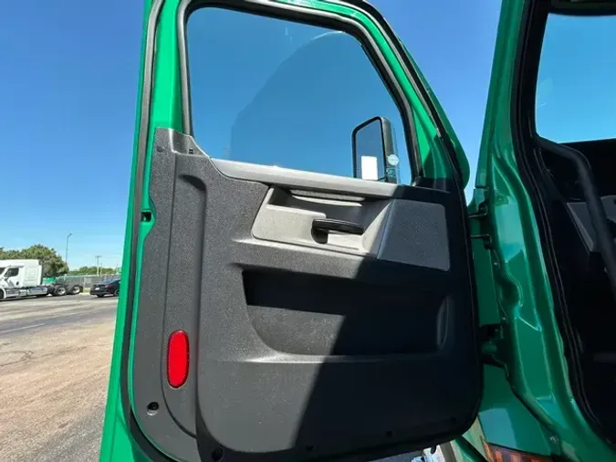 2021 FREIGHTLINER CA126