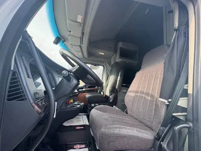 2023 Kenworth T68098d439a99faf7447fea52eb81a95d7db