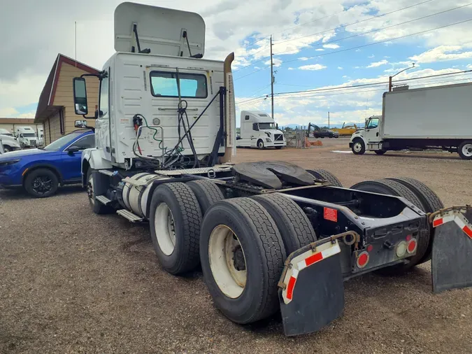 2015 VOLVO VNL64TRACTOR