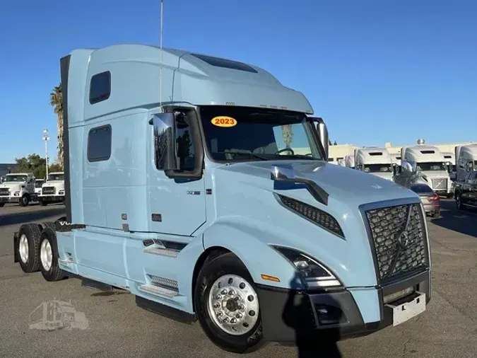 2023 VOLVO VNL64T860