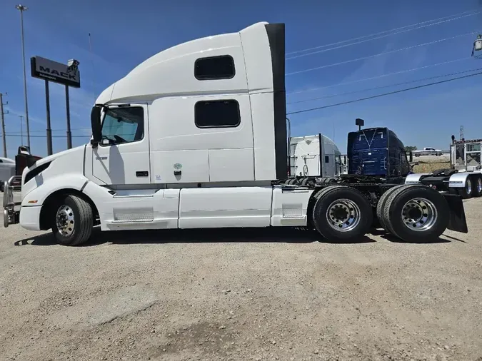 2023 VOLVO VNL64T860