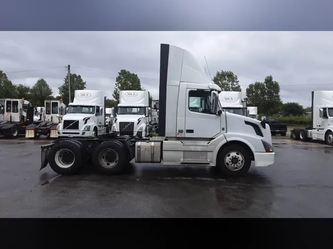 2017 Volvo VNL300