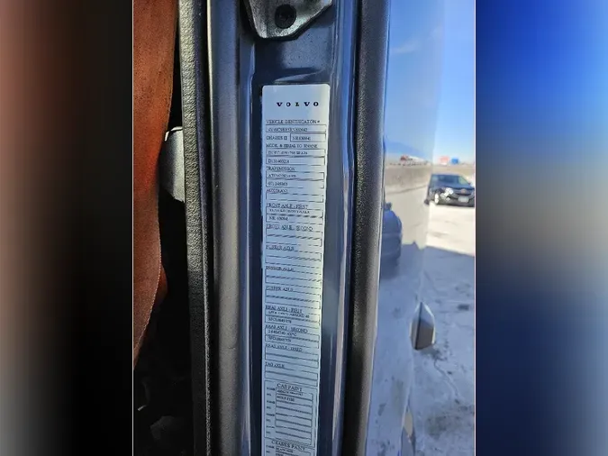 2024 VOLVO VNL64T760