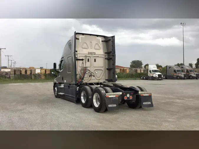 2024 Freightliner Cascadia 126