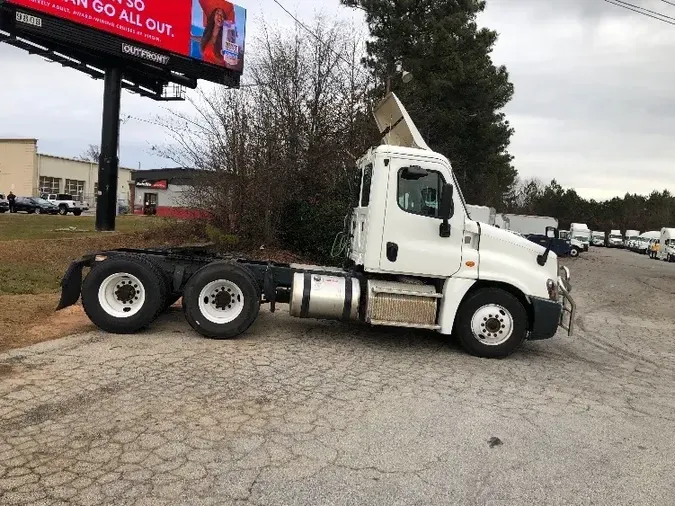 2018 Freightliner X12564ST