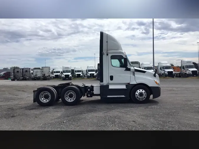 2020 Freightliner Cascadia 12698ec5eae86b652a9b1f4aecaeef604cd