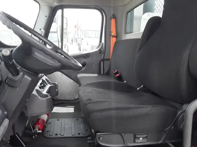 2018 FREIGHTLINER M2 106