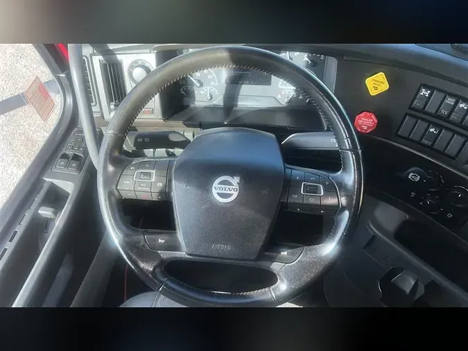 2020 VOLVO VNL860