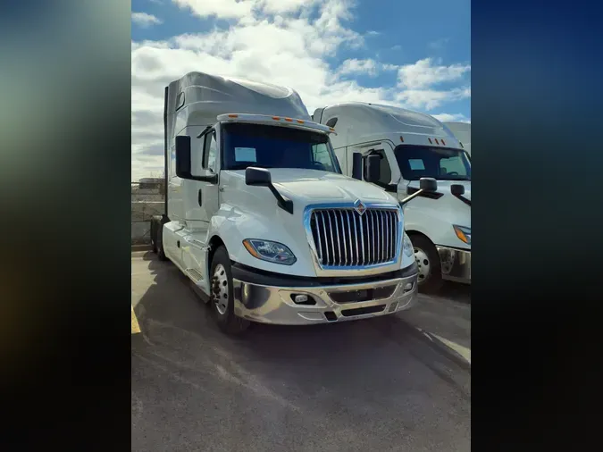 2019 NAVISTAR INTERNATIONAL LT625 SLPR CAB