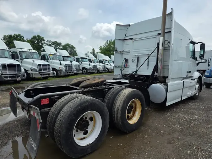 2020 VOLVO VNR64T-640