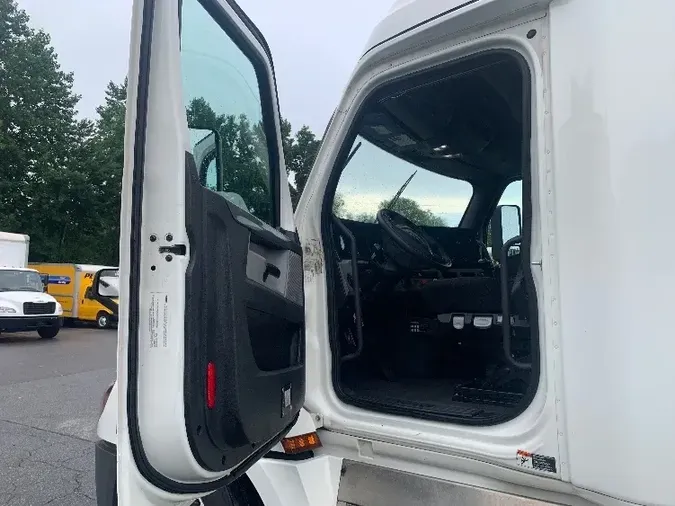 2019 Freightliner T12664ST