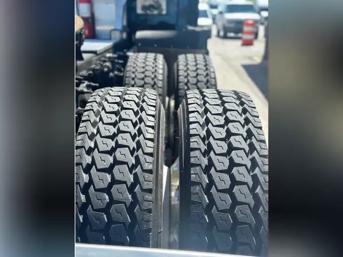 2021 FREIGHTLINER Cascadia 126