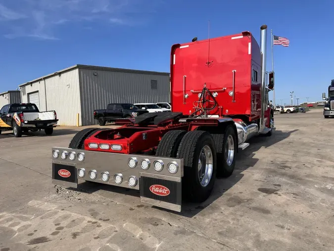 2022 Peterbilt 389