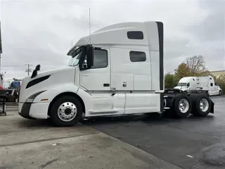 2021 VOLVO VNL64T760