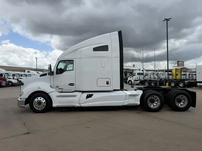 2021 Kenworth T68098f4fbc8219c02082a04cba44117743e