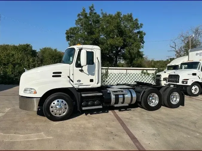 2018 MACK CXU613