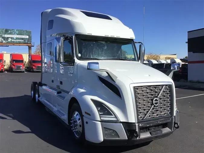 2019 VOLVO VNL760