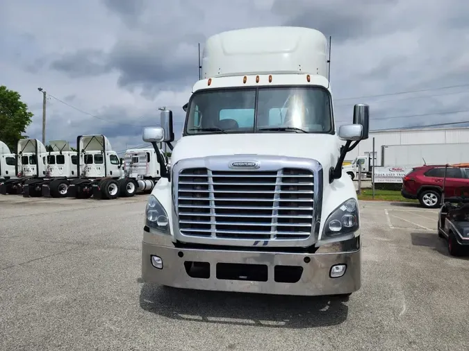 2017 FREIGHTLINER/MERCEDES CASCADIA 113