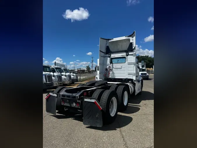 2018 VOLVO VNL64T-300