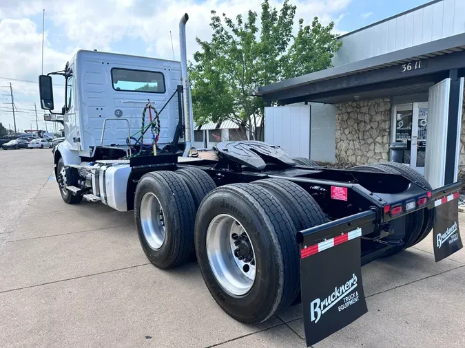 2025 VOLVO VNR64T300