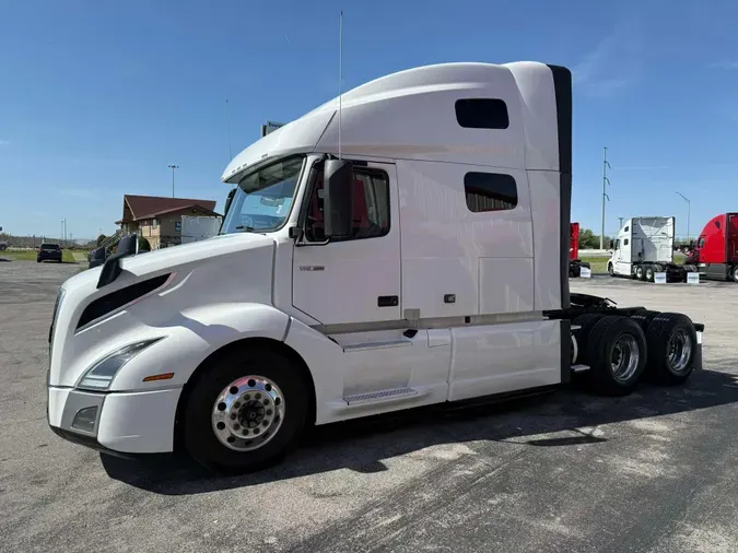 2023 VOLVO VNL64T760