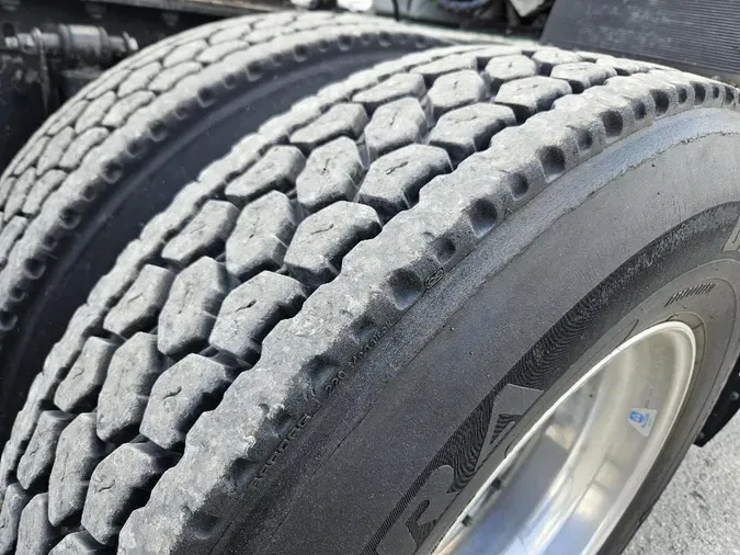 2020 VOLVO VNL64T760