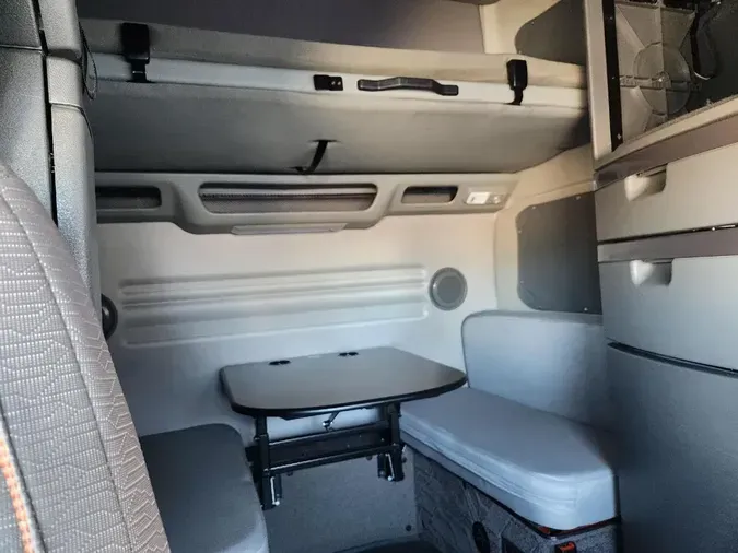 2024 VOLVO VNL64T860