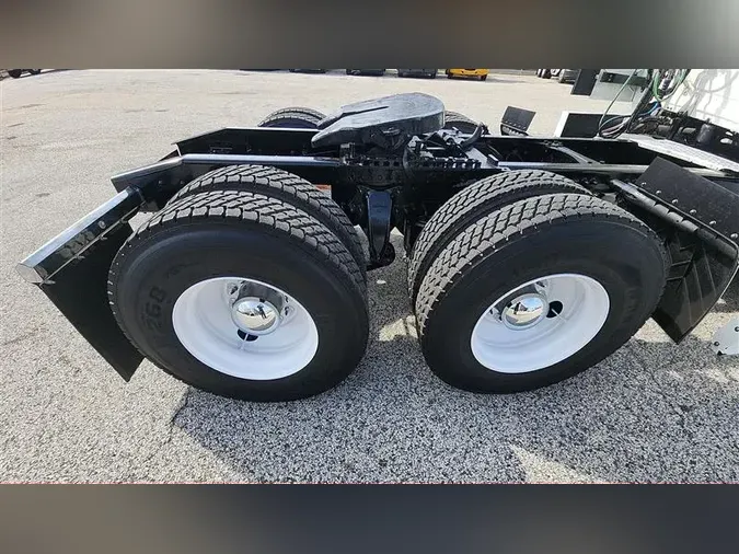 2019 FREIGHTLINER CA126