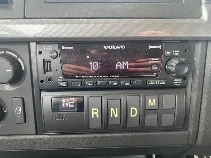 2023 Volvo VNR64T400