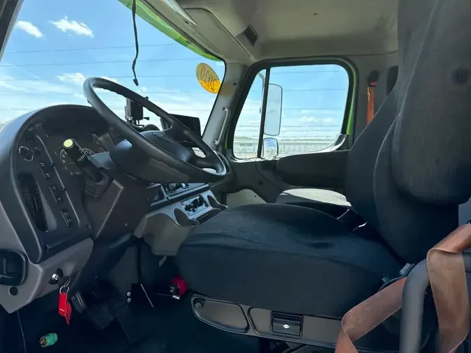 2020 FREIGHTLINER/MERCEDES M2 106