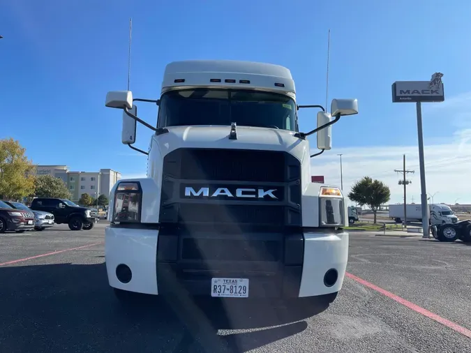 2019 MACK AN64T70