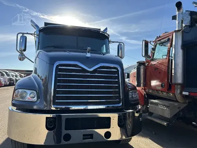 2013 MACK PINNACLE CXU612