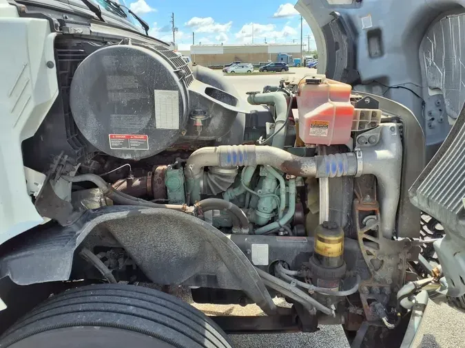 2019 VOLVO VNL64T-300