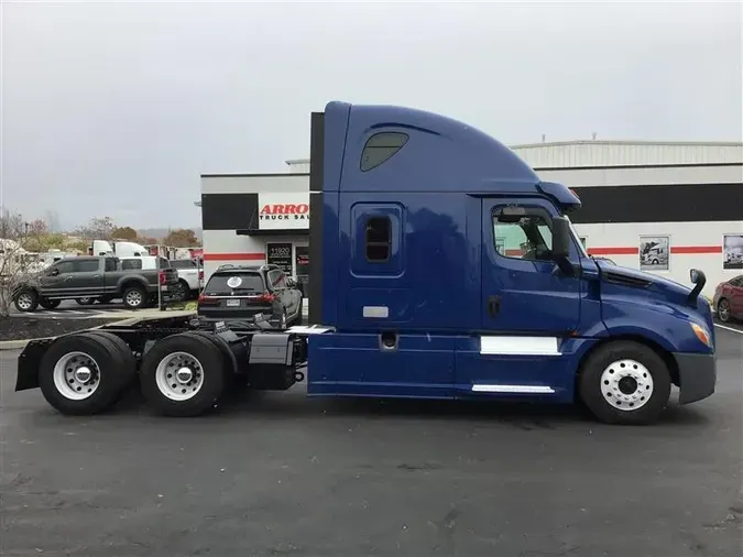 2019 FREIGHTLINER CA126