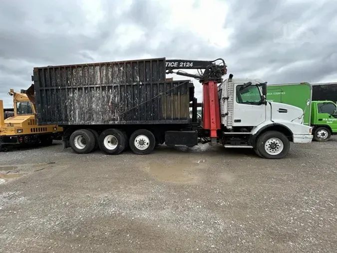 2005 VOLVO VHD84F200