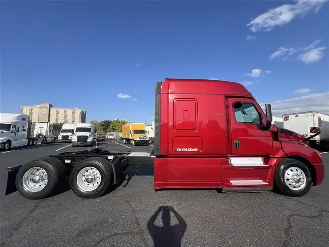 2019 FREIGHTLINER CA126