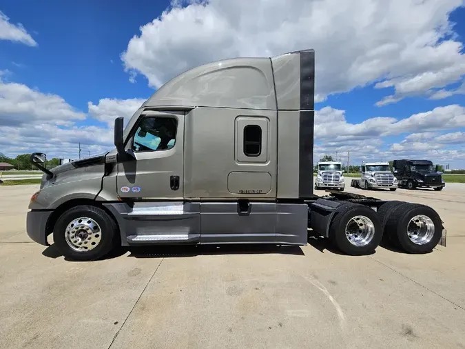 2025 FREIGHTLINER Cascadia 126