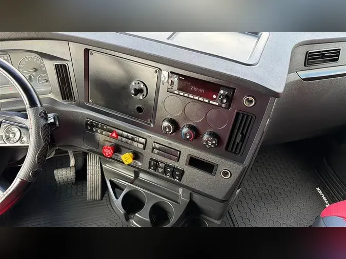 2023 FREIGHTLINER CA126