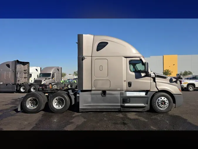 2023 Freightliner Cascadia 126