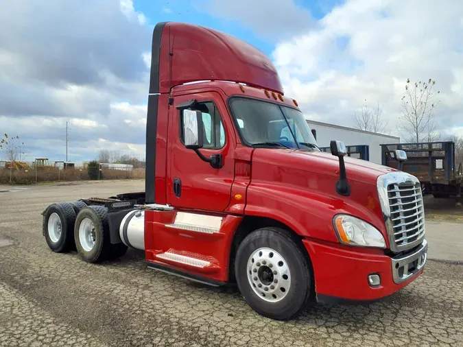 2014 FREIGHTLINER/MERCEDES CASCADIA 125