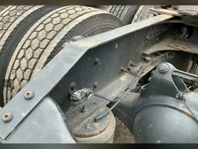 2021 VOLVO VNL64T760