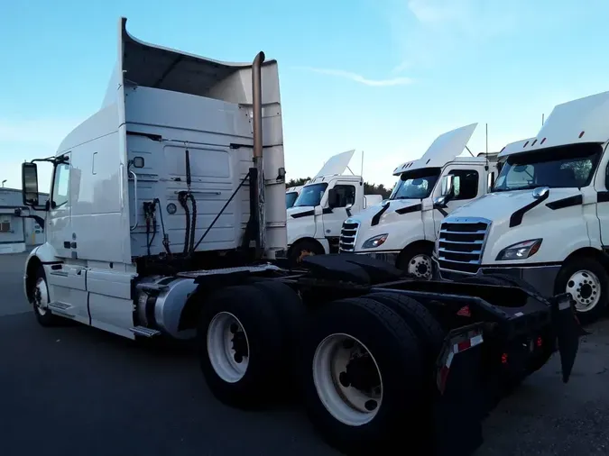 2020 VOLVO VNR64T-640