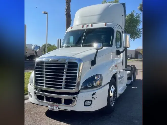 2019 FREIGHTLINER/MERCEDES CASCADIA 12599443e06becd1fd03979be66ab9b02d8