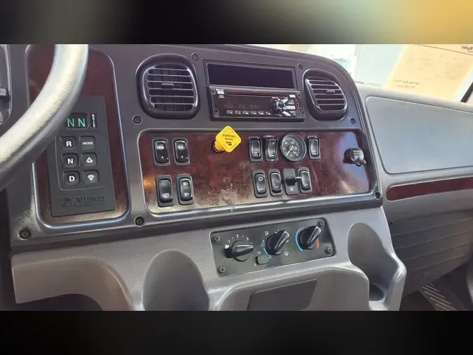 2018 FREIGHTLINER/MERCEDES M2 106