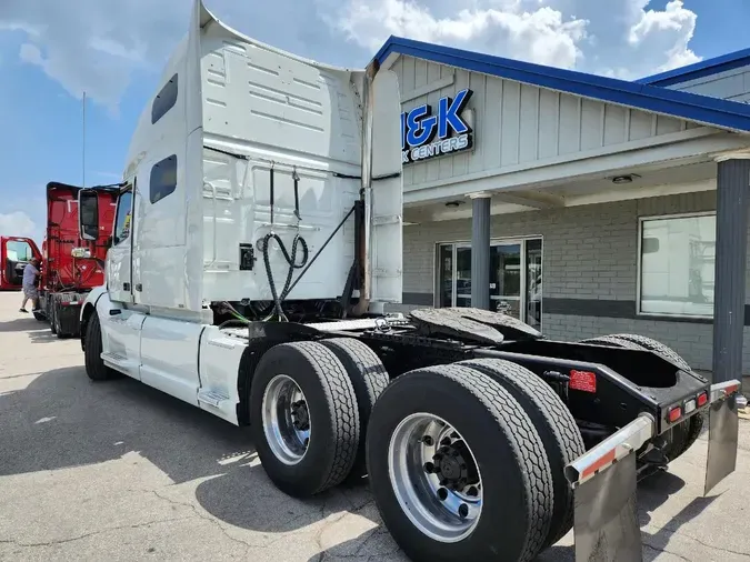 2019 VOLVO VNL64T760