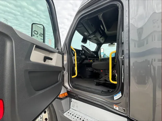 2021 Freightliner Cascadia 1269946c2ab8af691bf95a53e5e84a2a679