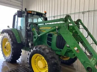 2011 John Deere 7130