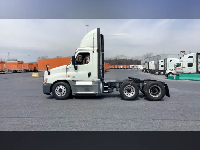 2019 Freightliner Cascadia 125