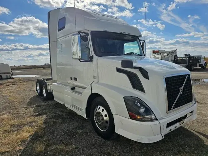 2011 VOLVO VNL64T670