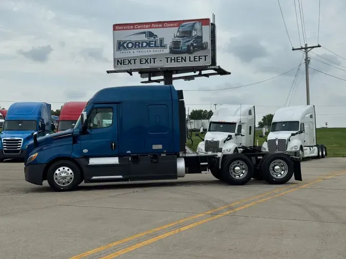 2021 FREIGHTLINER Cascadia 126994c999636baa75f08091164d7ad3009